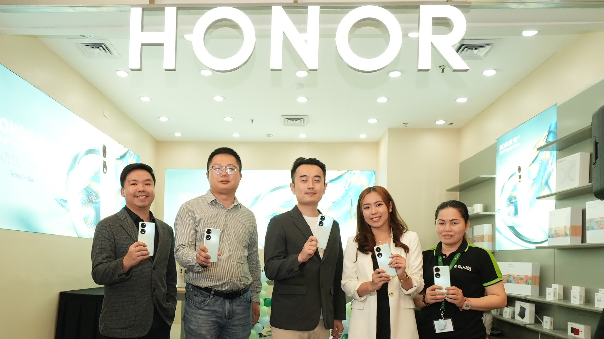 HONOR unveils Limited-edition HONOR 90 5G Peacock Blue, opens Experience Store in SM City Dasmariñas
