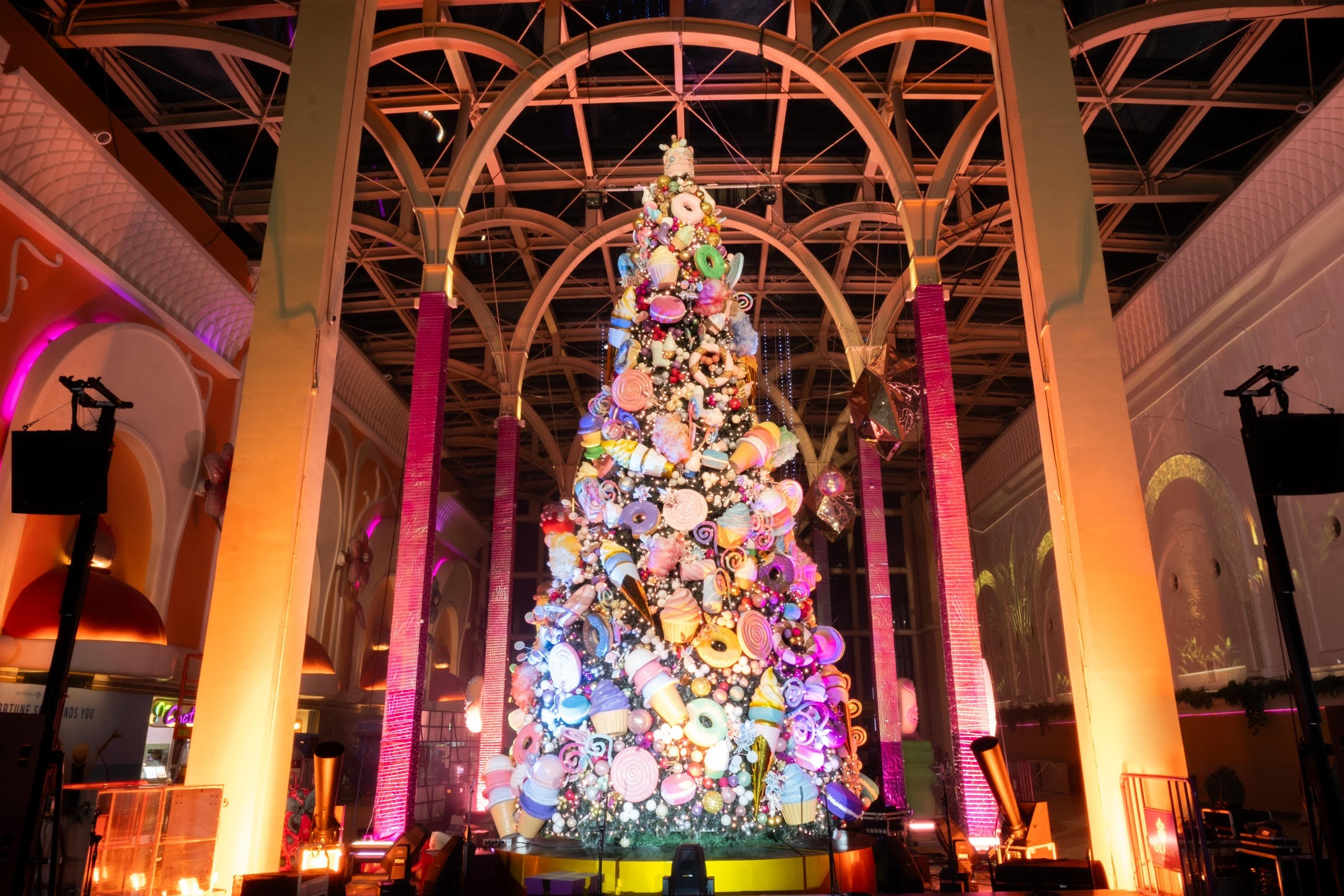 Okada Manila Ushers in the Yuletide Season with its “Harmony of Lights”                                    Grand Christmas Tree Lighting Ceremony
