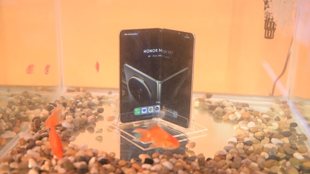 Foldable For the Pro: Get HONOR Magic V5 Now via Globe Postpaid Plans with a FREE Tablet