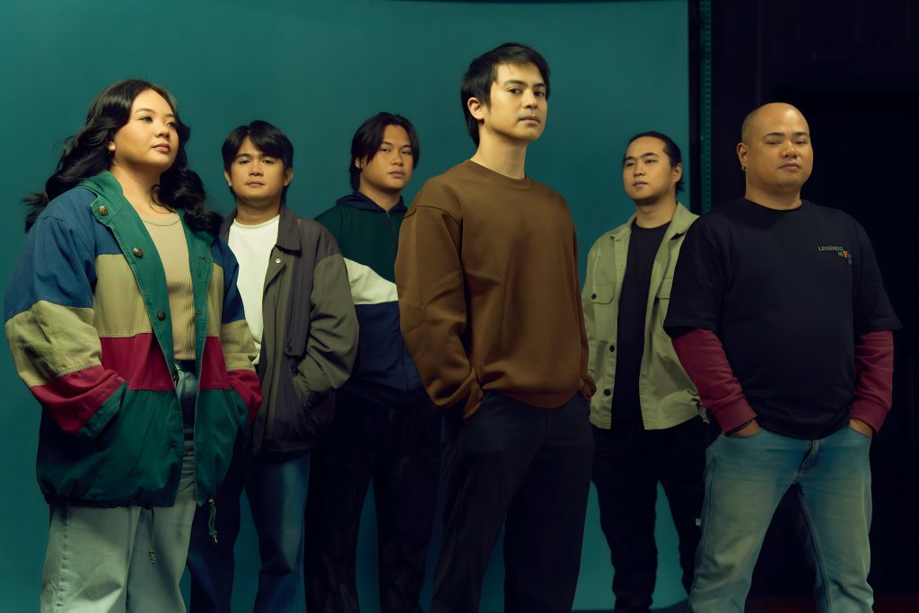 Jake Vargas steps into the spotlight as frontman for new band Dear Dina with their debut single “Nabighani” Jake Vargas steps into the spotlight as frontman for new band Dear Dina with their debut single “Nabighani”