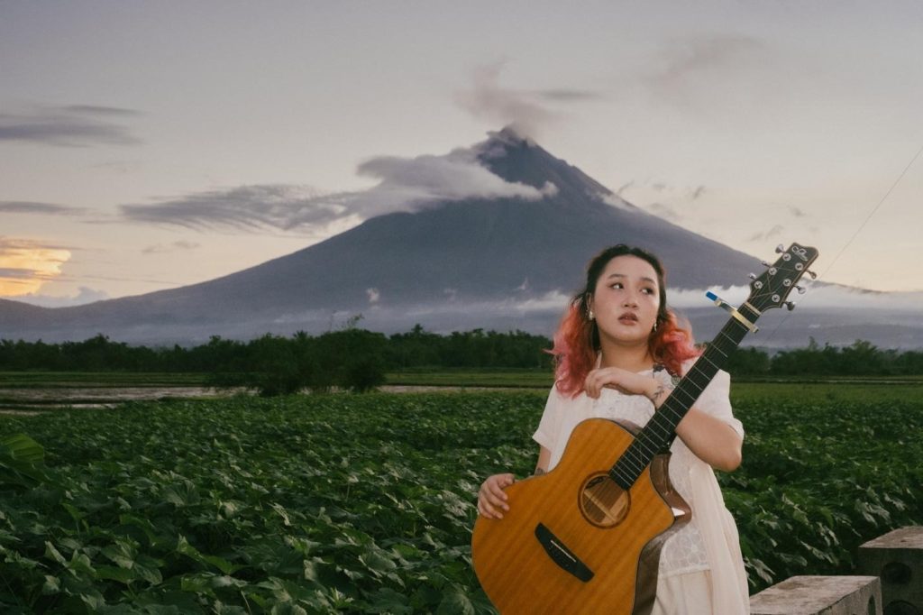 Filipino singer-songwriter dwta closes whimsical folk era with self-produced anti-Valentine&rsquo;s show