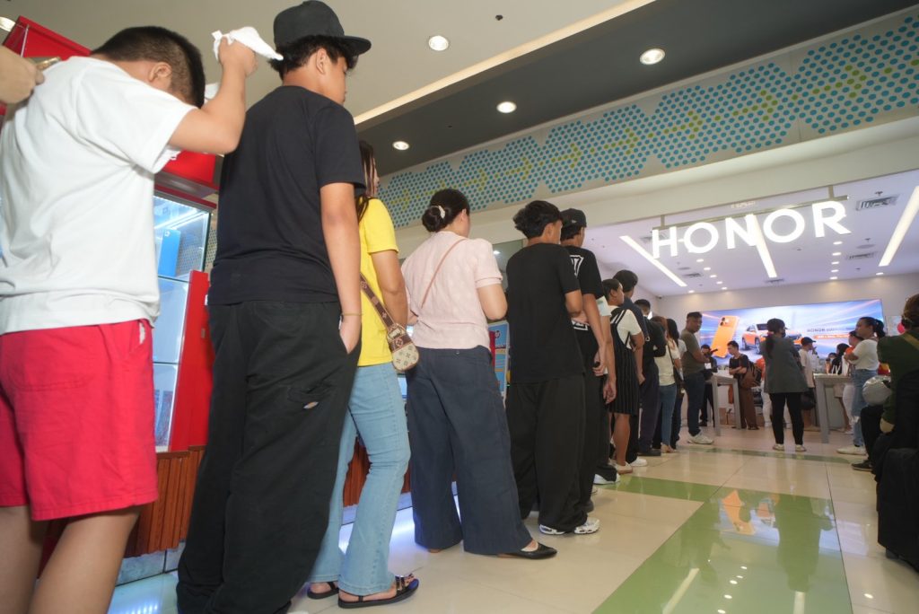 Nationwide Rush: HONOR 600 First Day Sale Draws Huge Crowds