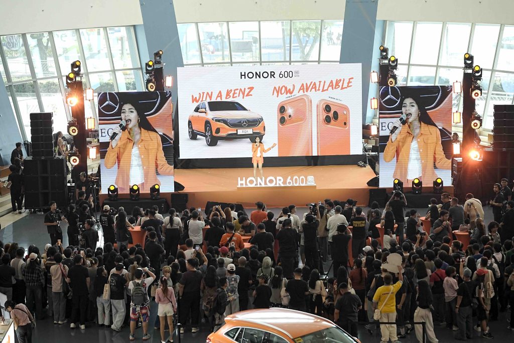 HONOR 600 Fever Takes Over Mall of Asia as Thousands of Fans Flock to First Day Sale Event HONOR 600 Fever Takes Over Mall of Asia as Thousands of Fans Flock to First Day Sale Event