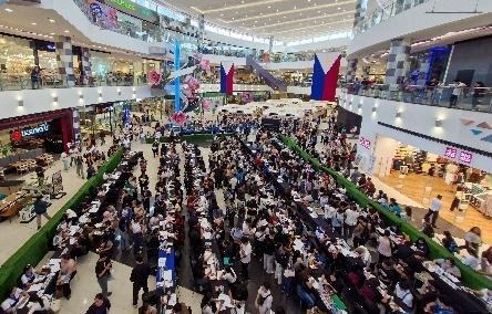 Over 21,000 Filipinos Access Job Hiring and Upskilling Opportunities Through SM Supermalls and DOLE’s Nationwide Araw ng Kalayaan Job Fairs Over 21,000 Filipinos Access Job Hiring and Upskilling Opportunities Through SM Supermalls and DOLE’s Nationwide Araw ng Kalayaan Job Fairs