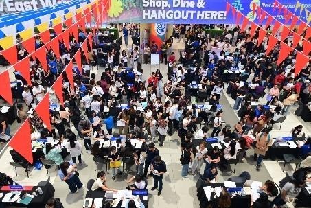 Over 21,000 Filipinos Access Job Hiring and Upskilling Opportunities Through SM Supermalls and DOLE’s Nationwide Araw ng Kalayaan Job Fairs Over 21,000 Filipinos Access Job Hiring and Upskilling Opportunities Through SM Supermalls and DOLE’s Nationwide Araw ng Kalayaan Job Fairs