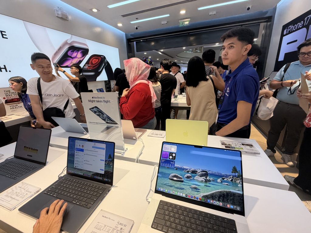 More Ways to Shop: New Power Mac Center, The Loop stores open in Davao