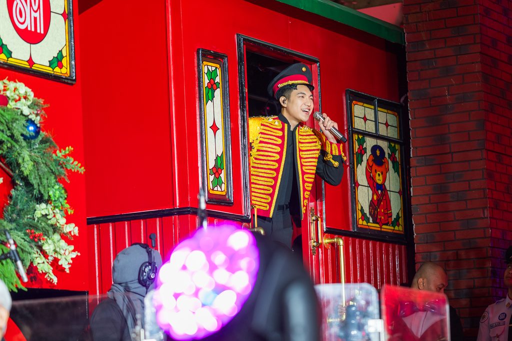 Let Christmas magic take center stage as SM Mall of Asia unveils The MOA Christmas Express Let Christmas magic take center stage as SM Mall of Asia unveils The MOA Christmas Express